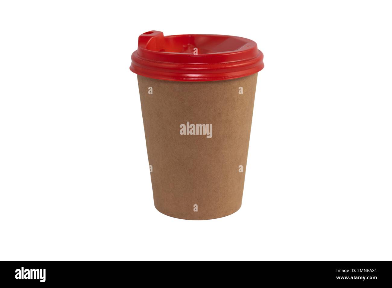 Tasse à café en papier jetable isolée sur fond blanc (gros plan) Banque D'Images