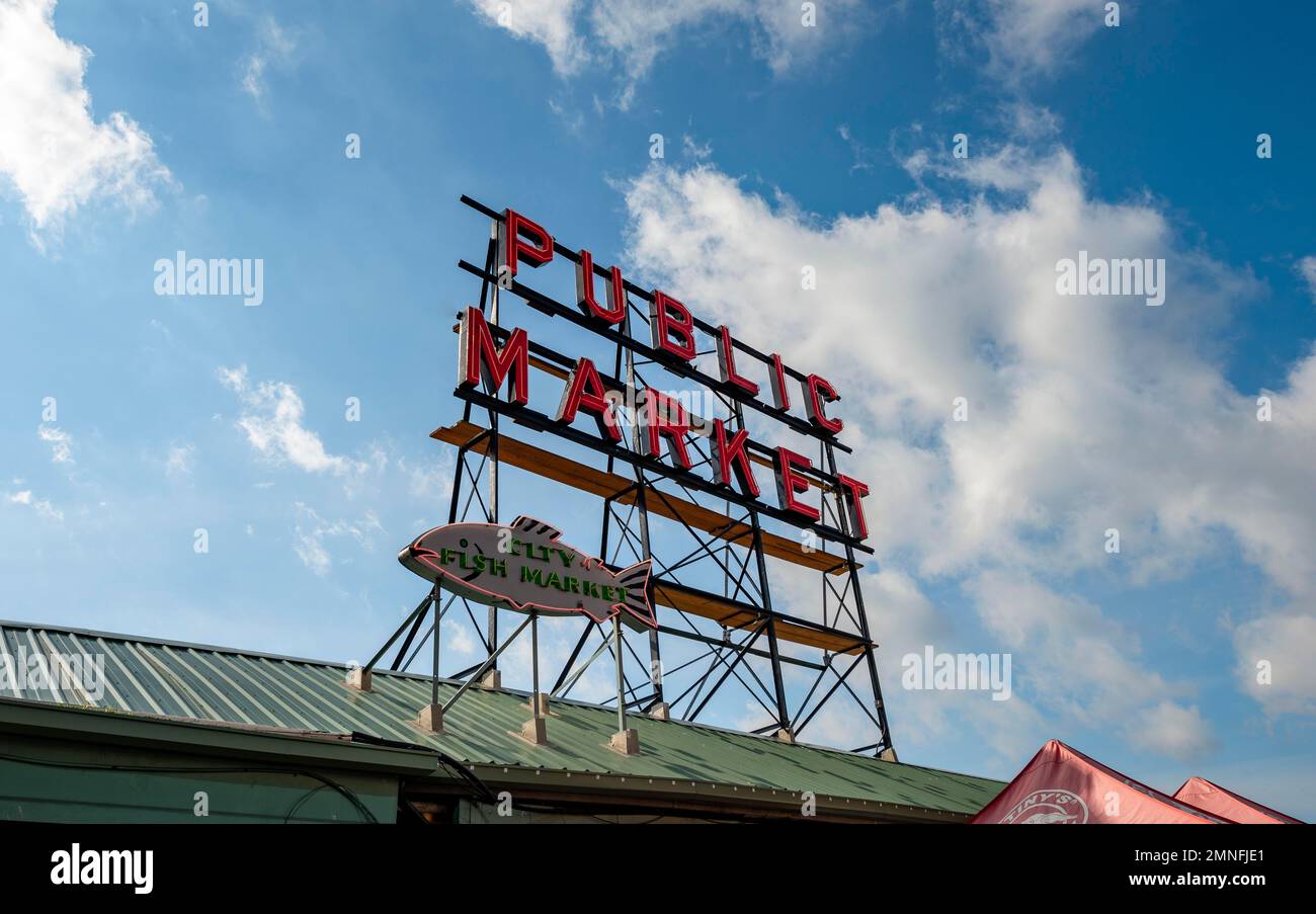 Marché public, marché agricole, marché, entrée avec grand panneau, marché de Pike place, Seattle, Washington, États-Unis Banque D'Images