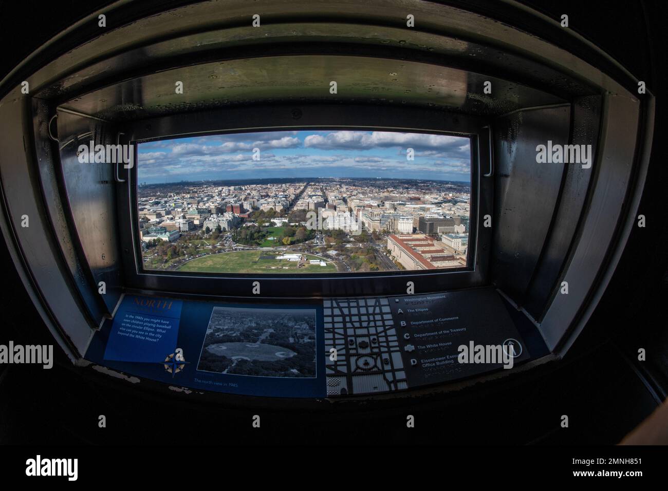 Vue depuis une fenêtre d'observation du Washington Monument, à Washington, D.C., le 16 novembre, 2022 Banque D'Images