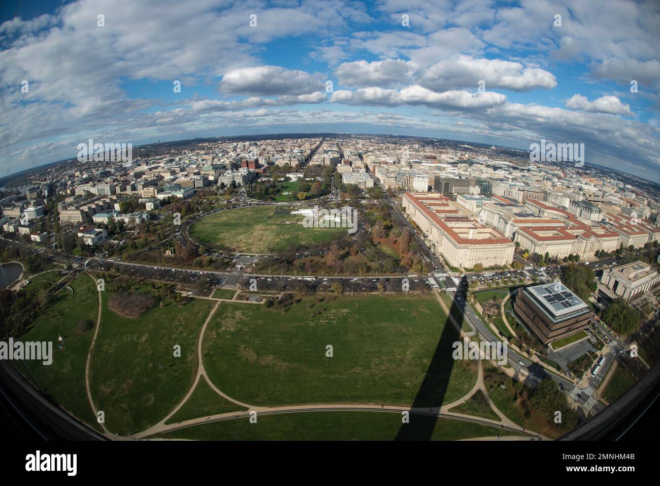 Vue du nord depuis une fenêtre d'observation du Washington Monument, à Washington, D.C., le 16 novembre, 2022. Banque D'Images