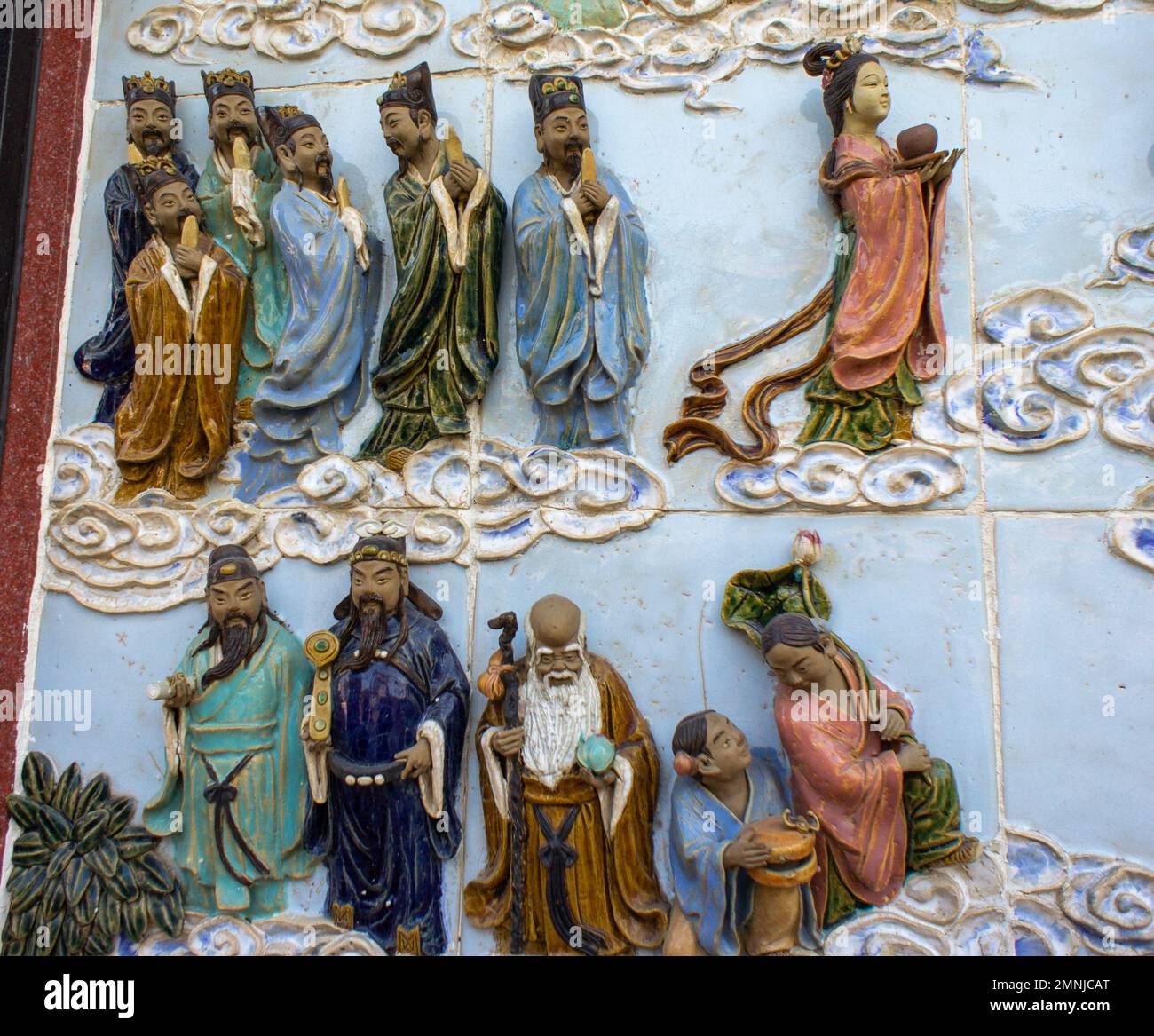 Détails de la murale montrant des scènes avec différents immortels chinois au temple Ching Chung Koon, New Territories, Hong Kong, 2016 Banque D'Images