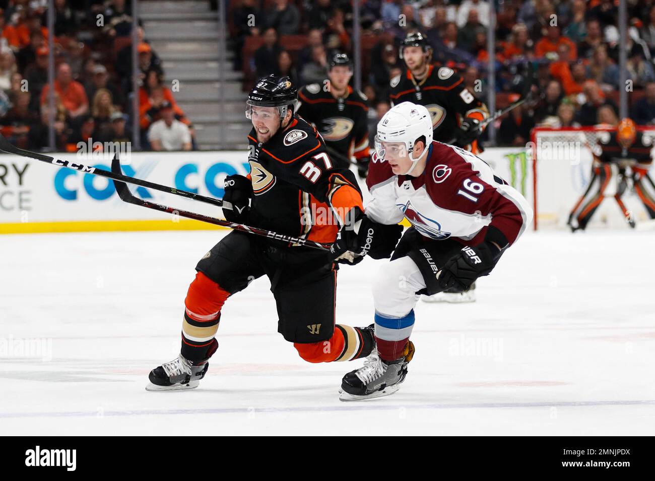 Anaheim Ducks' Nick Ritchie, left, skates past Colorado Avalanche's Nikita Zadorov during the second period of an NHL hockey game Sunday, April 1, 2018, in Anaheim, Calif. (AP Photo/Jae C. Hong) Banque D'Images