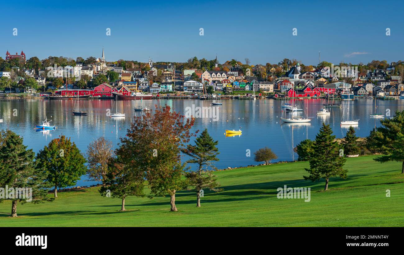 Les bâtiments riverains de Lunenburg, Nouvelle-Écosse, Canada. Banque D'Images