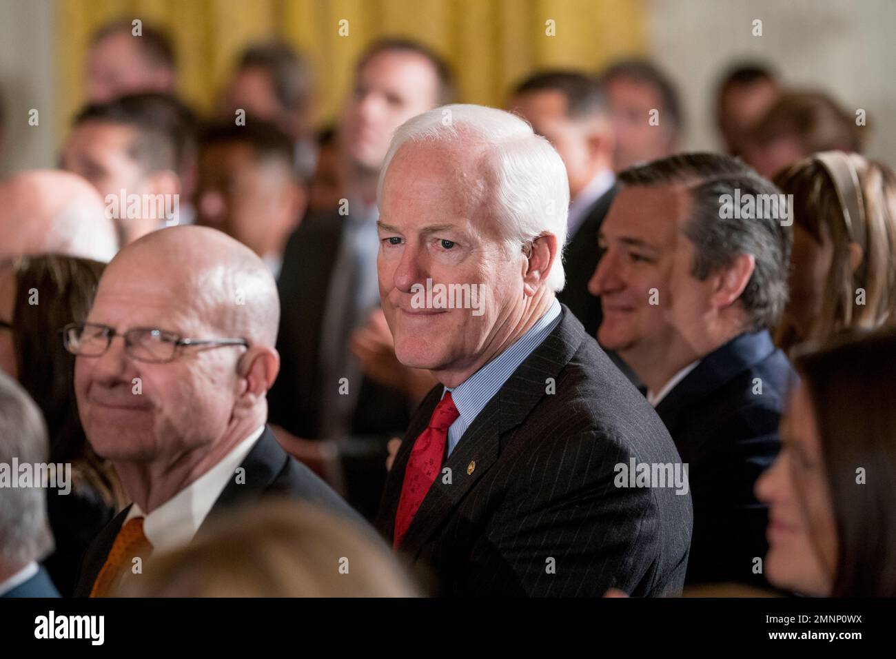 Senate Majority Whip Sen. John Cornyn, R-Texas., center, and Sen. Ted Cruz, R-Texas, right, attend a ceremony in the East Room of the White House in Washington, Monday, March 12, 2018, where he honored the World Series Champion Houston Astros for their 2017 World Series victory. (AP Photo/Andrew Harnik) Banque D'Images