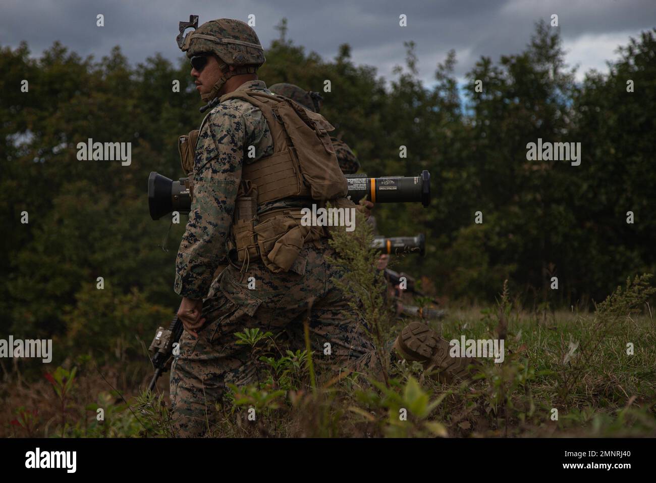 Marines des États-Unis avec 3D Bataillon, 3D Marines, 3D Marine Division se préparer à tirer un lance-roquettes M136 AT4 pendant Resolute Dragon 22 dans la zone de manœuvre de Shikaribetsu, Hokkaido, Japon, le 5 octobre 2022. Resolute Dragon 22 est un exercice bilatéral annuel conçu pour renforcer les capacités défensives de l'Alliance États-Unis-Japon en exerçant un commandement et un contrôle intégrés, le ciblage, les armes combinées et la manœuvre sur plusieurs domaines. Banque D'Images