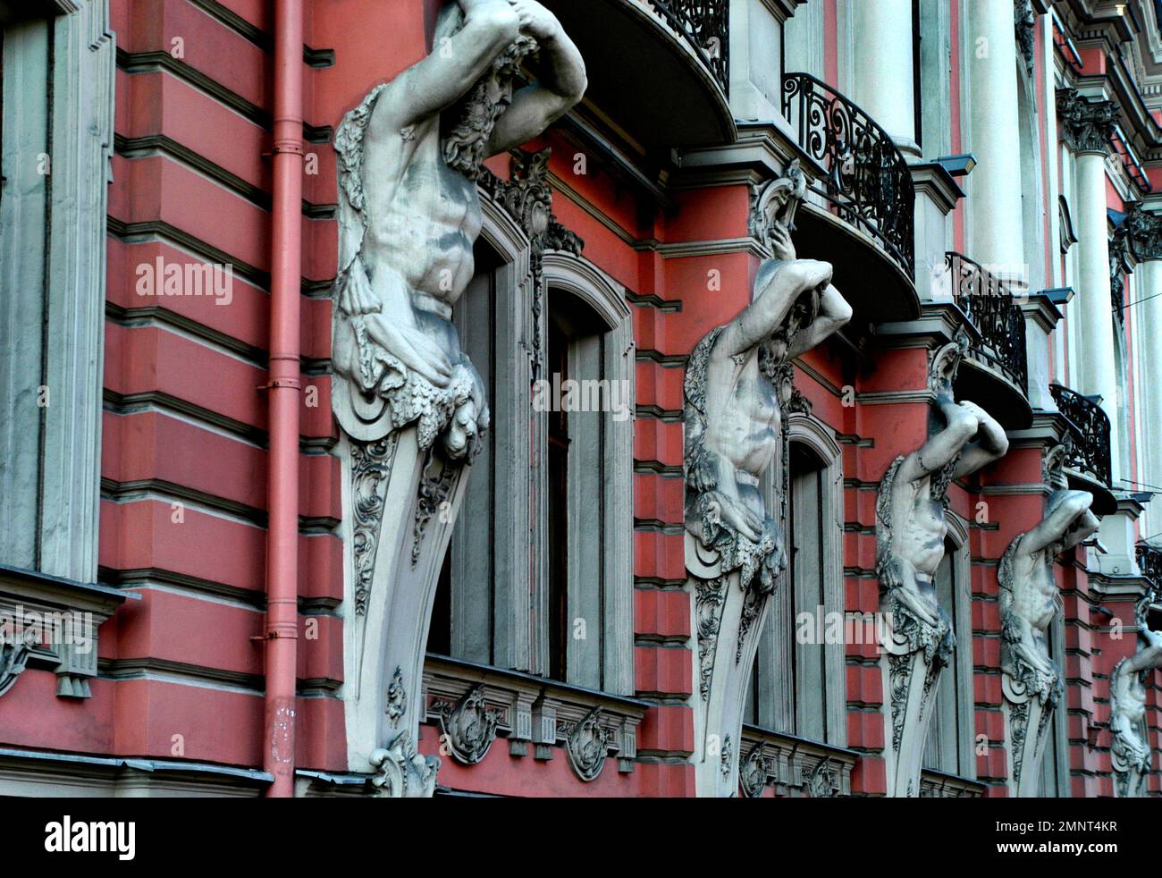 Russie, St. Petersbourg, détail d'un bâtiment sur Nevsky Prospekt, le boulevard principal de la ville Banque D'Images