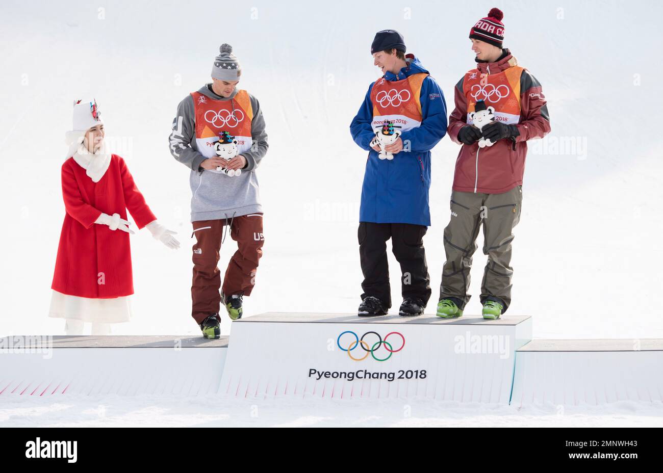 Gold medalist Oystein Braaten of Norway, centre, silver medalist Nick Goepper of the United States, left, and bronze medalist Alex Beaulieu-Marchand of Canada celebrate following the men's ski slopestyle final at Phoenix Snow Park during the Pyeongchang 2018 Winter Olympic Games in South Korea, Sunday, Feb. 18, 2018. (Jonathan Hayward/The Canadian Press via AP) Banque D'Images