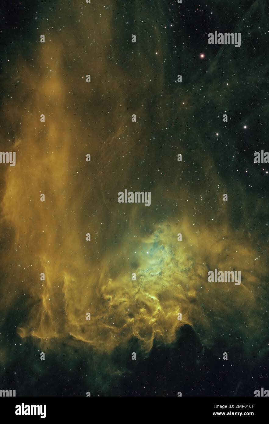 La nébuleuse étoile flamboyante (IC 405) située dans la constellation de l'Auriga, photographiée dans la palette Hubble du Royaume-Uni Banque D'Images