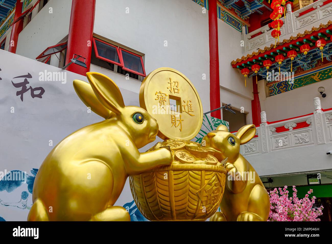 Kuala Lumpur, Malaisie - janvier 2023 : statues de lapins adorables du nouvel an chinois 2023, qui est l'année du lapin. Temple Thean Hou. Ceci Banque D'Images