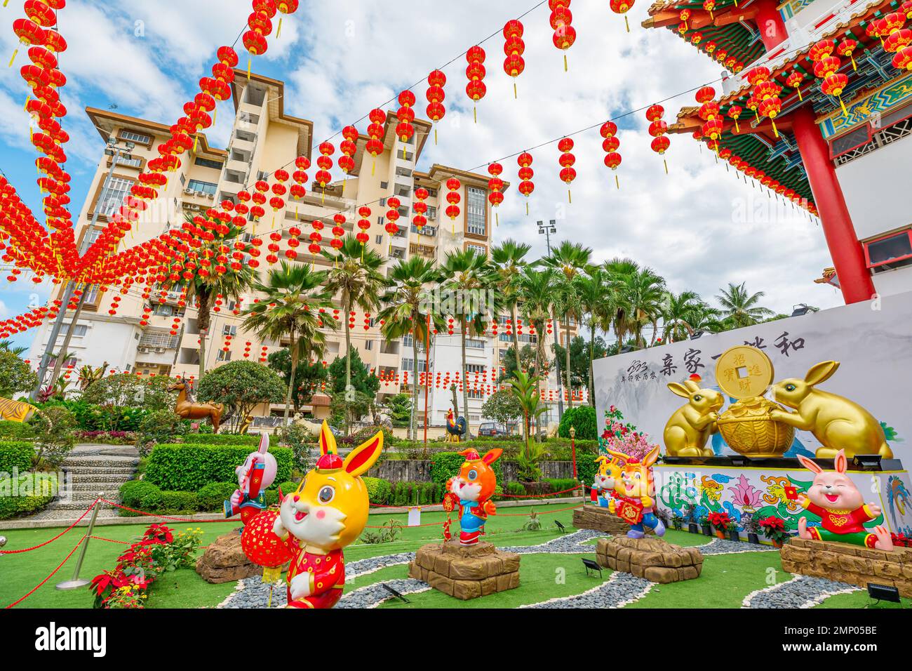 Kuala Lumpur, Malaisie - janvier 2023 : statues de lapins adorables du nouvel an chinois 2023, qui est l'année du lapin. Temple Thean Hou. Ceci Banque D'Images