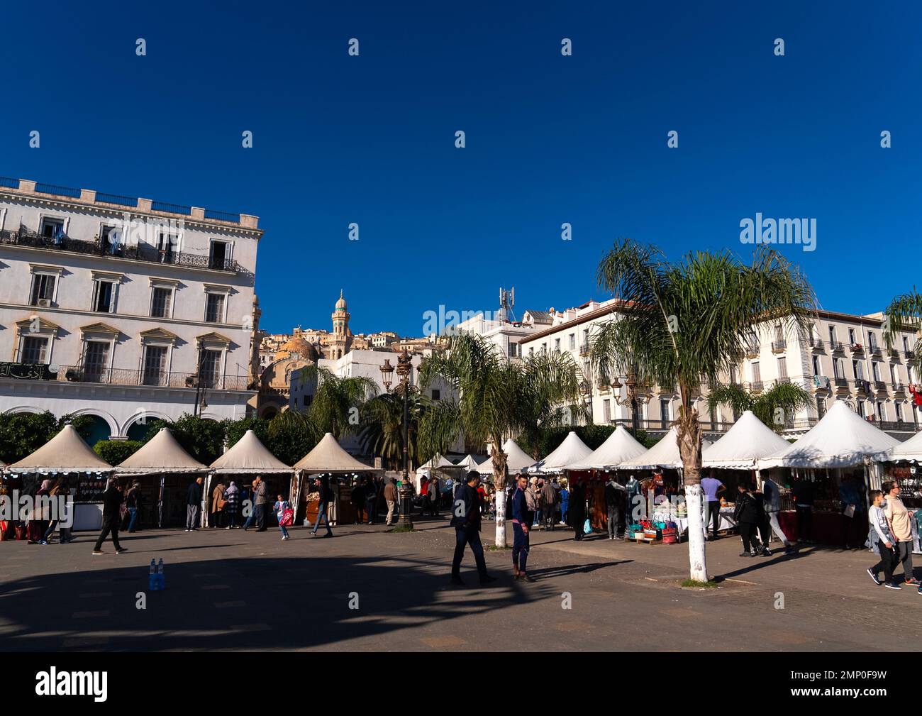 Le peuple algérien sur la place des Martyrs, Afrique du Nord, Alger, Algérie Banque D'Images