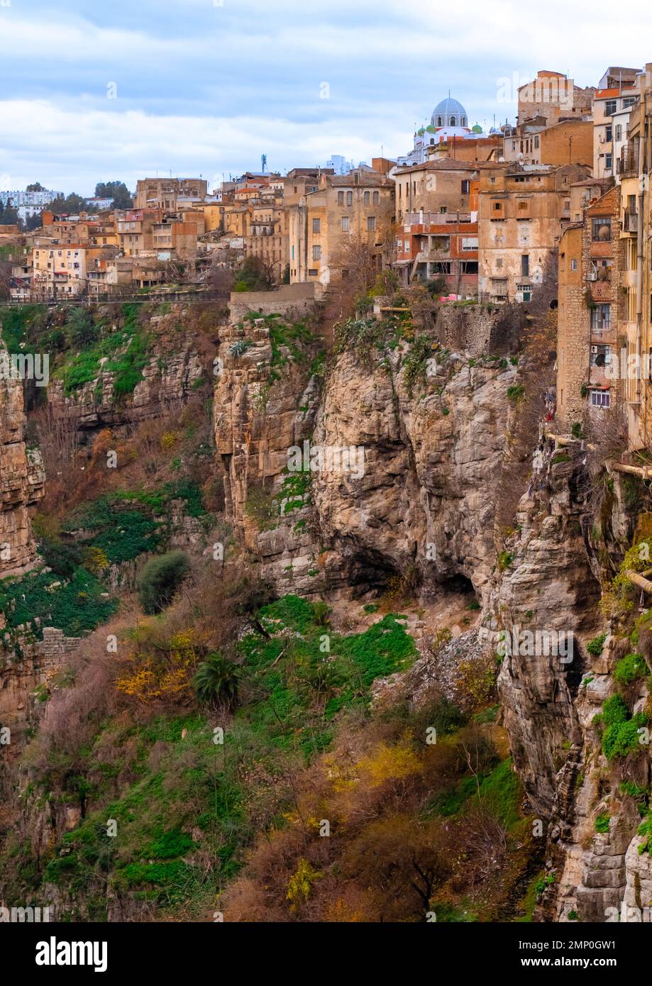 Ville au bord du canyon, Afrique du Nord, Constantine, Algérie Banque D'Images