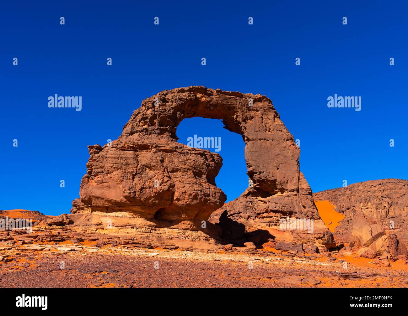 Formation rocheuse en forme de continent africain , Parc national de Tassili n'Ajjer, Tadrar Rouge, Algérie Banque D'Images