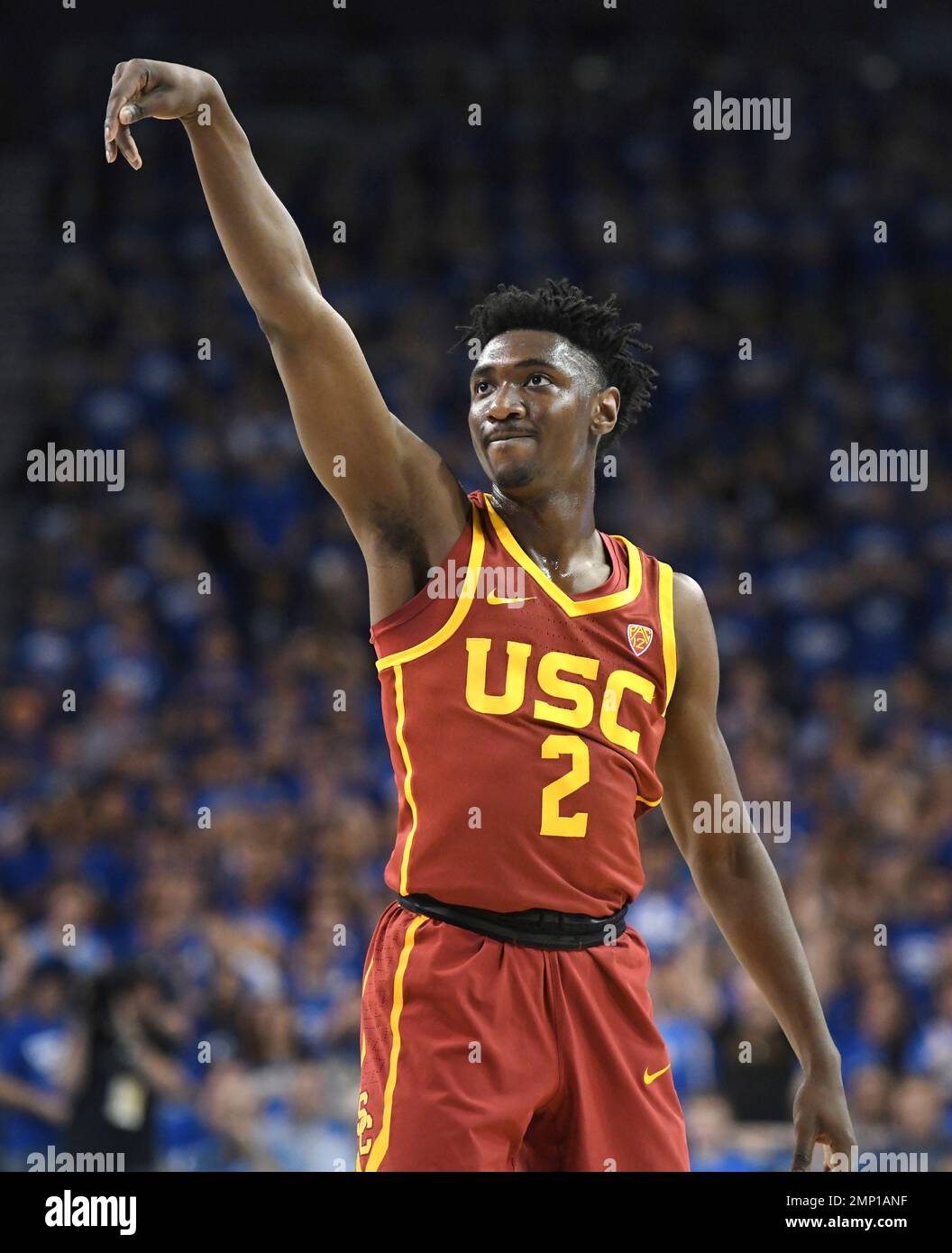 Southern California guard Jonah Mathews (2) follows through on a shot against UCLA during an NCAA college basketball game, Saturday, Feb. 3, 2018, in Los Angeles. (AP Photo/Michael Owen Baker) Banque D'Images