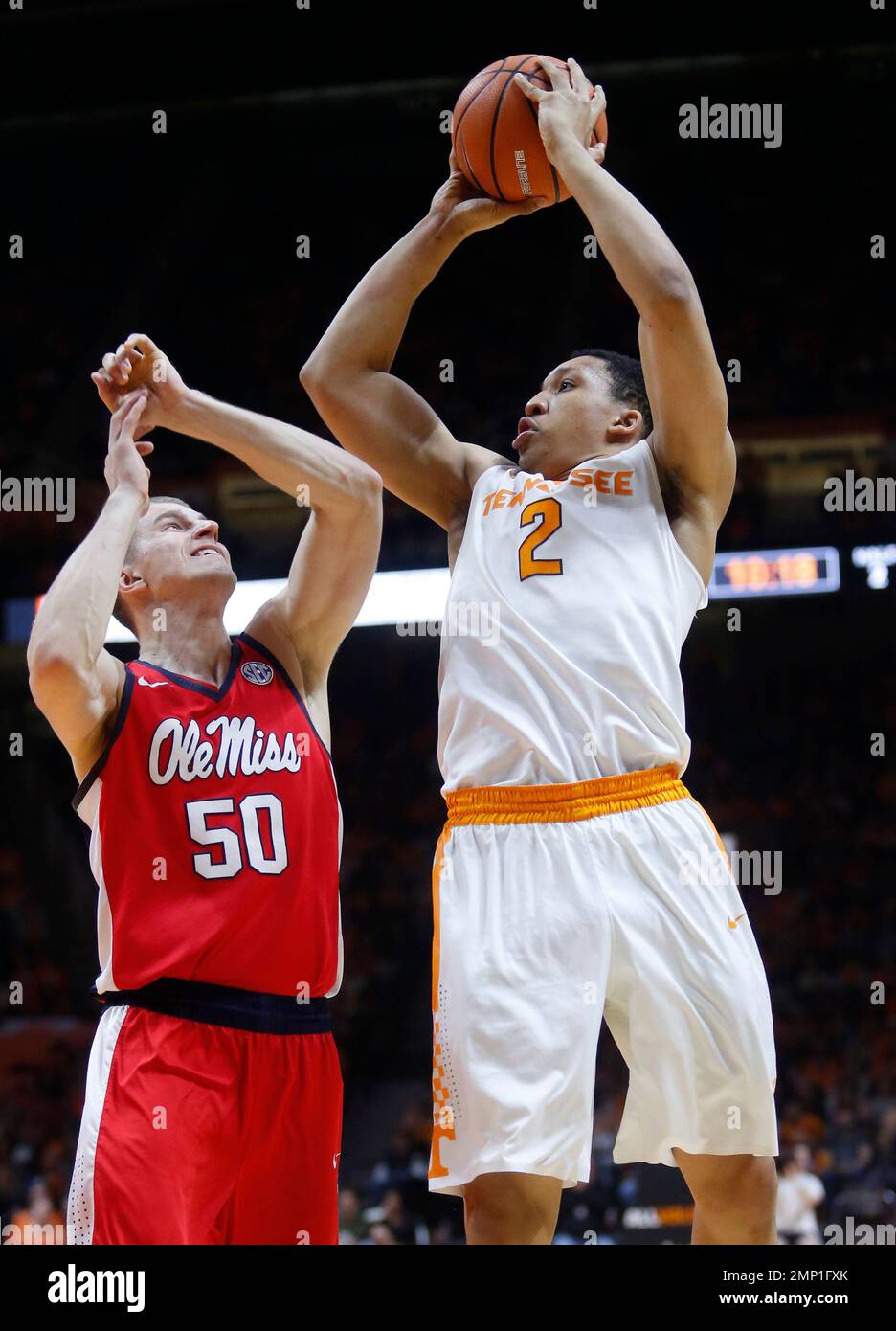 Tennessee forward Grant Williams (2) goes up for a basket beside Mississippi forward Justas Furmanavicius (50) in the second half of an NCAA college basketball game Saturday, Feb. 3, 2018, in Knoxville, Tenn. (AP Photo/Crystal LoGiudice) Banque D'Images