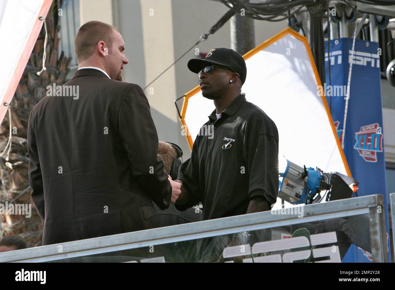 Chad Johnson arrive pour être interviewé sur ESPN. Scottsdale, Arizona. 1/30/08. Banque D'Images