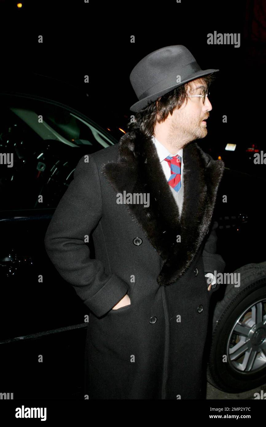 Sean Lennon, fils du fondateur et légende des Beatles John Lennon, près de l'auberge Waverly à Manhattan. New York, NY. 1/30/08. Banque D'Images