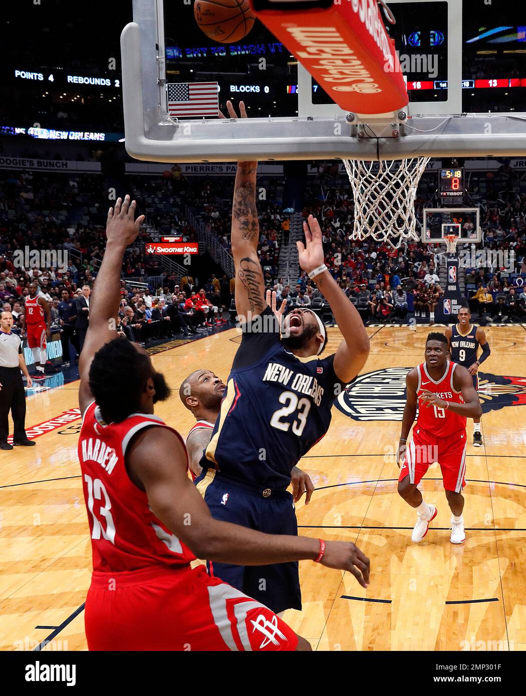 New Orleans Pelicans guard Ian Clark (23) goes to the basket against Houston Rockets guard James Harden (13) during the first half of an NBA basketball game in New Orleans, Friday, Jan. 26, 2018. (AP Photo/Gerald Herbert) Banque D'Images