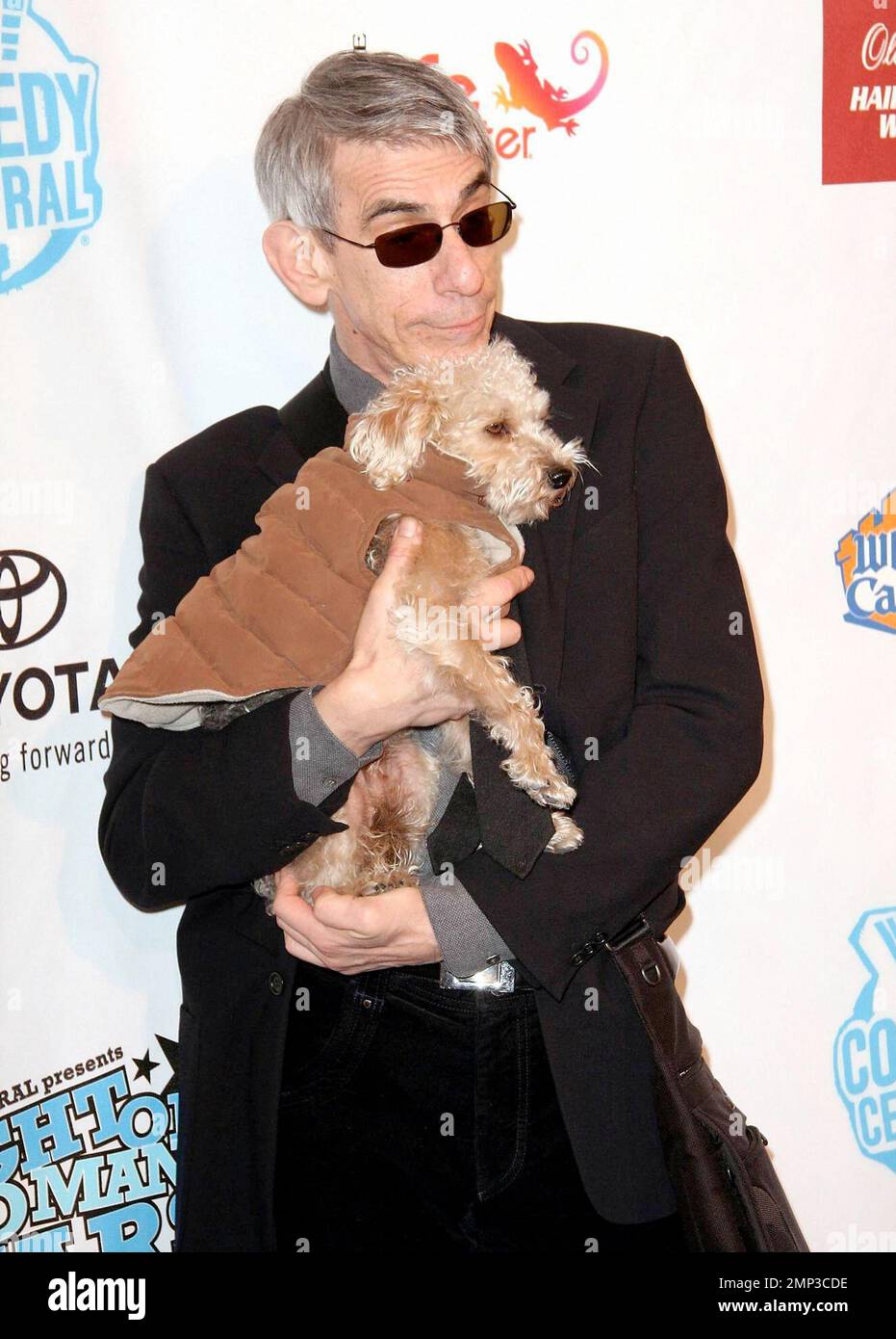 L'acteur et comédien Richard Belzer à la soirée de trop d'étoiles de Comedy Central, organisée par Jon Stewart au Beacon Theatre de New York, NY. 4/13/08. Banque D'Images