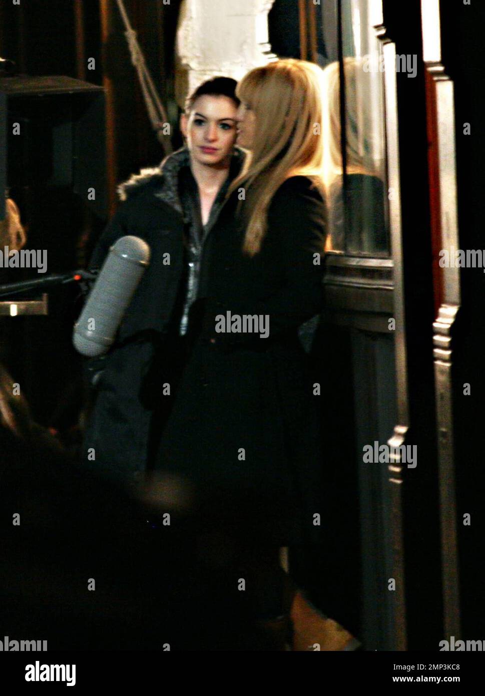 Exclusif !! Kate Hudson et Anne Hathaway photographent une scène pour Bride Wars. Boston, Ma. 4/24/08. Banque D'Images