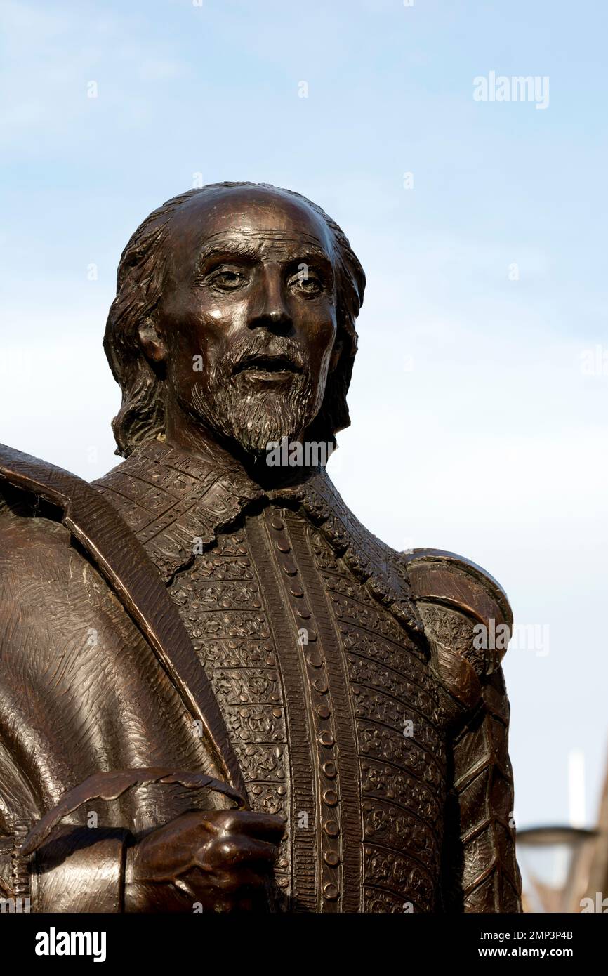 Statue de William Shakespeare, Henley Street, Stratford-upon-Avon, Warwickshire, Royaume-Uni Banque D'Images