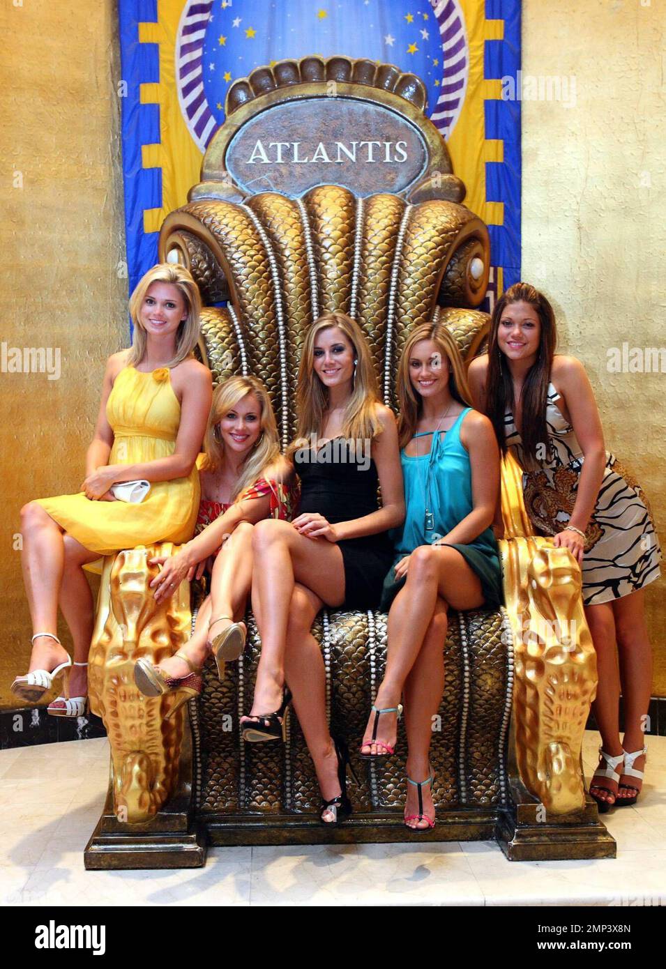 Exclusif !! L-R Miss Oklahoma Lindsey JO Harrington, Miss Missouri Candace Crawford, Miss Indiana Brittany Mason, Miss Pennsylvanie Lauren Merola et Miss Teen USA Hilary Cruz à Atlantis, Paradise Island aux Bahamas 06/13/08. Banque D'Images