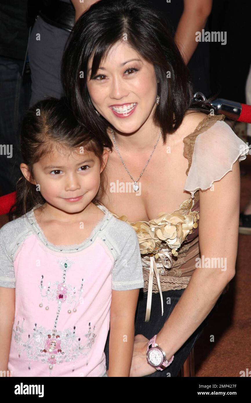 Keara Kiyomi Hedican et Kristi Yamaguchi arrivent pour la première mondiale de WALL-E au Théâtre grec de Los Angeles, CA. 6/21/08. Banque D'Images