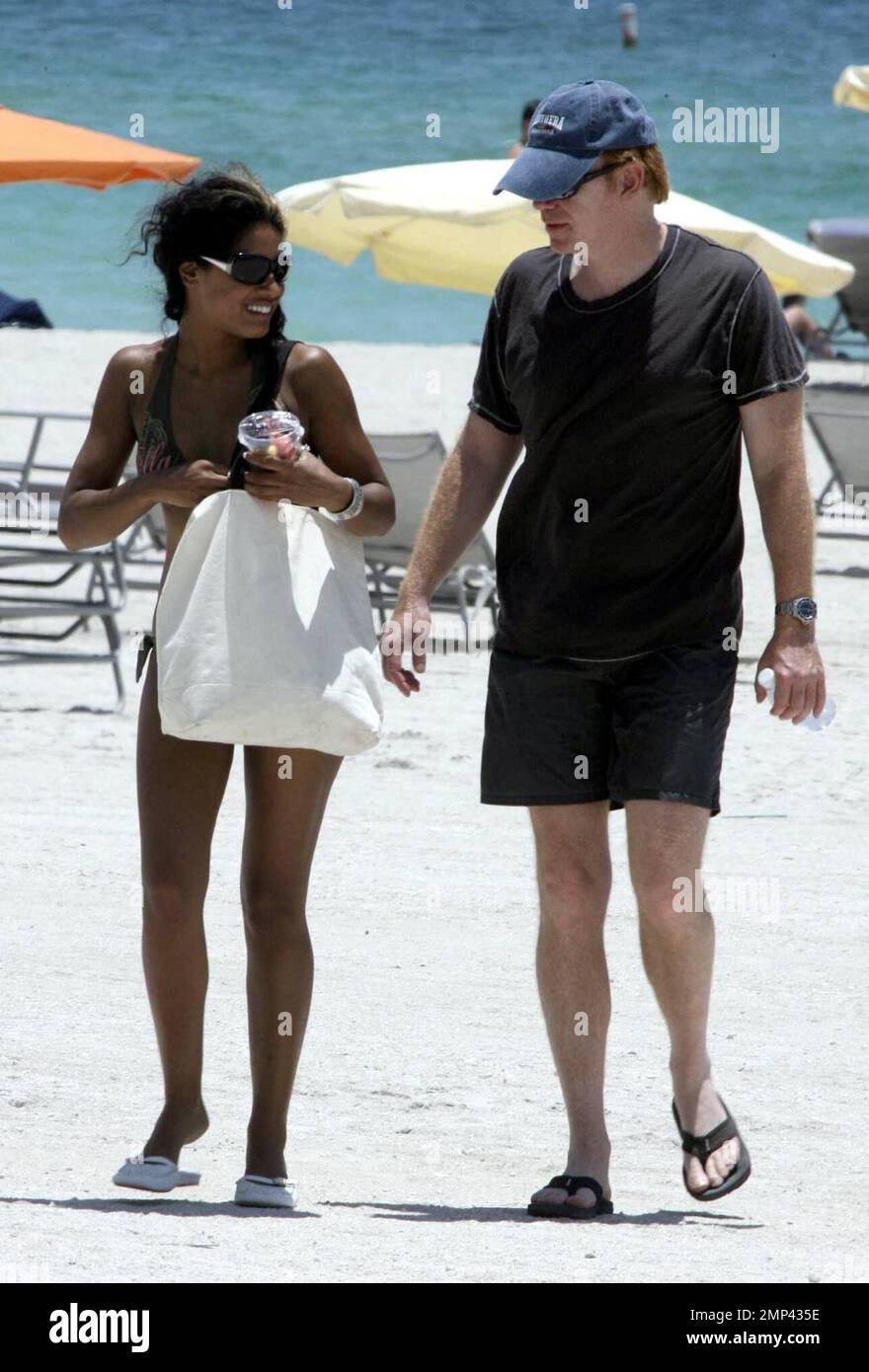 Exclusif !! L'acteur CSI de Miami, David Caruso, et la nouvelle petite  amie, l'impressionnante actrice Amina Islam, partagent un baiser après  avoir passé la journée ensemble à se détendre au soleil sur