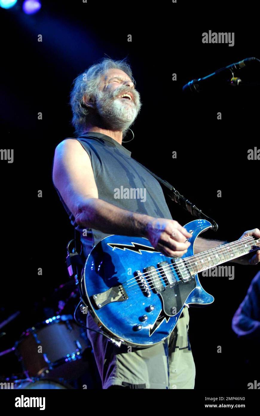 Exclusif !! Bob Weir, l'icône rock des Graduful Dead, joue avec son groupe, Rat Dog, devant une maison complète de fans adorables au théâtre grec de Los Angeles, CA. 6/29/08. Banque D'Images
