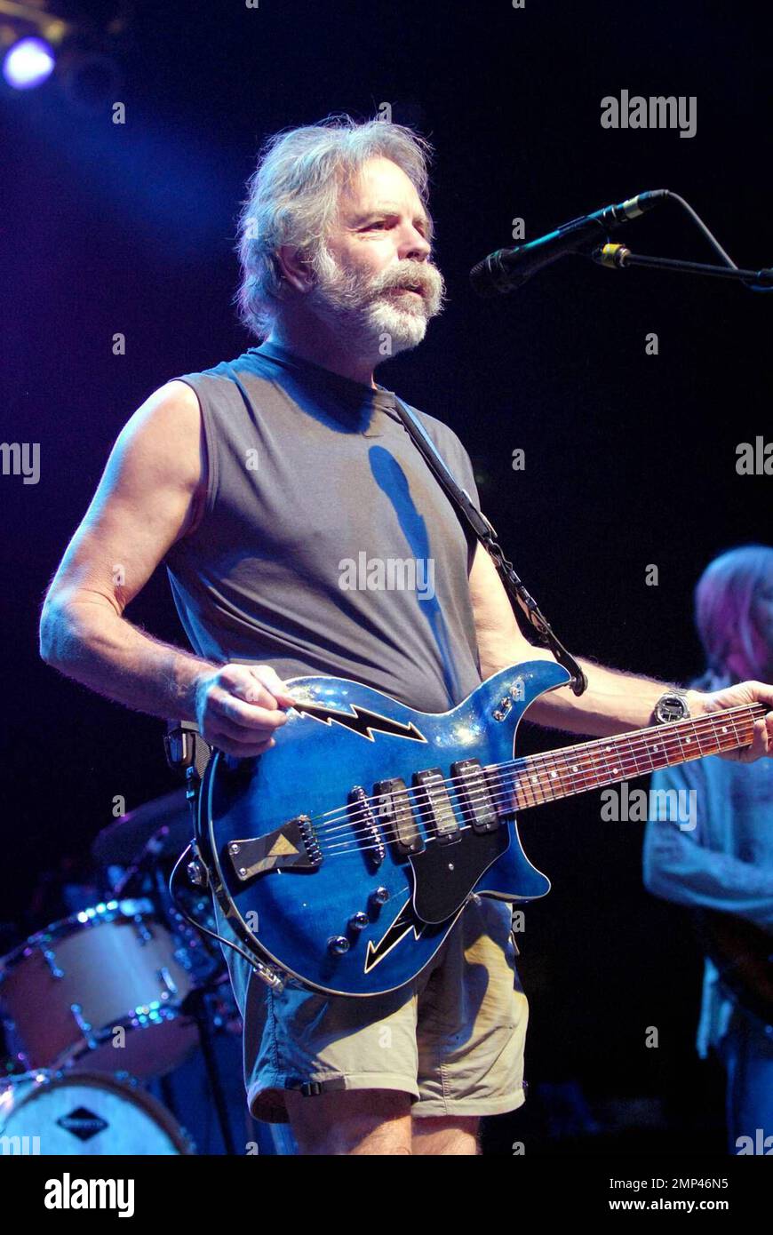 Exclusif !! Bob Weir, l'icône rock des Graduful Dead, joue avec son groupe, Rat Dog, devant une maison complète de fans adorables au théâtre grec de Los Angeles, CA. 6/29/08. Banque D'Images