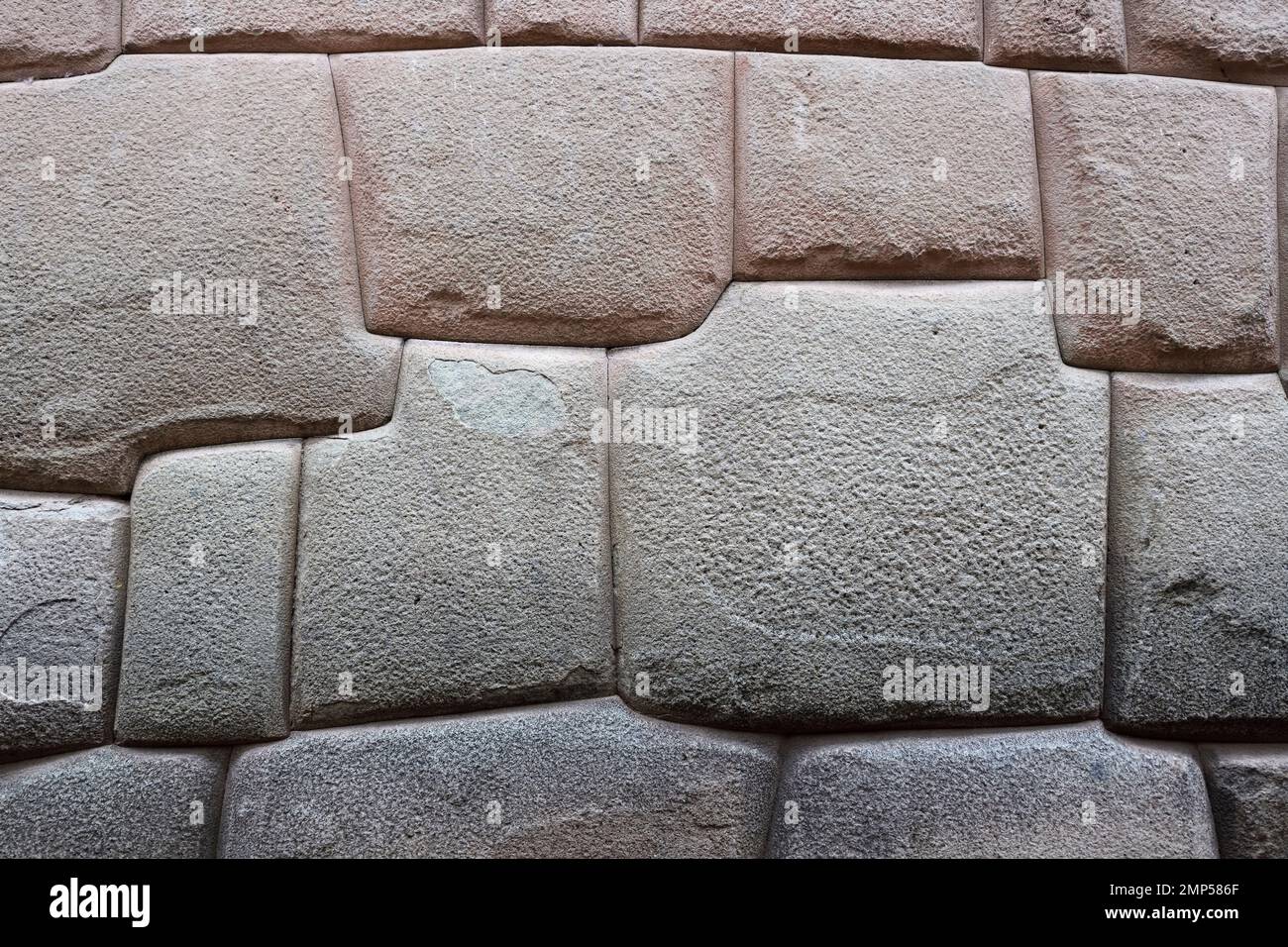 Maçonnerie en pierre inca dans le mur de la résidence de l'archevêque, Cusco, Pérou Banque D'Images