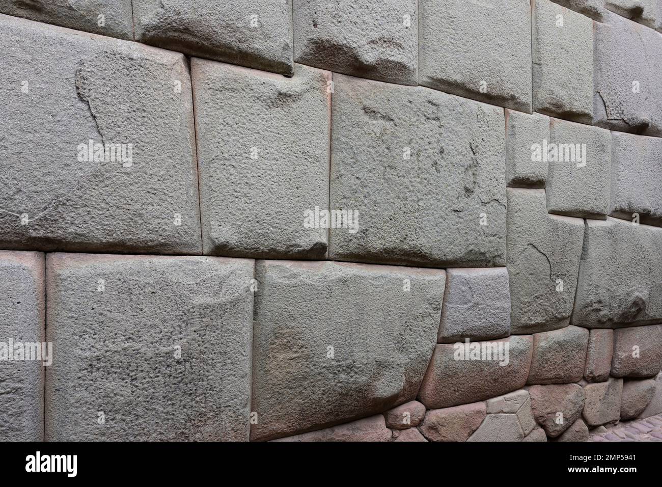 Maçonnerie en pierre inca dans le mur de la résidence de l'archevêque, Cusco, Pérou Banque D'Images