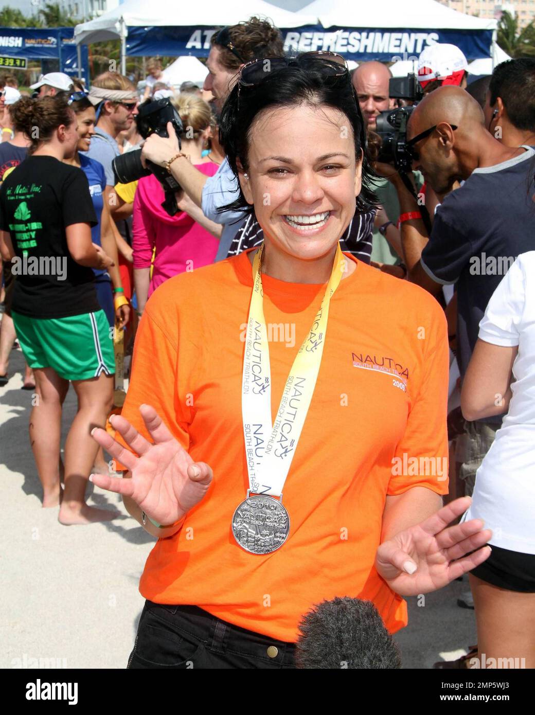 Vainqueur de la cinquième saison de l'émission télévisée "le plus grand perdant" sur NBC, Ali Vincent, participe au troisième triathlon annuel Nautica South Beach qui profite à St. Jude's Children's Research Hospital à Miami Beach, Floride. 4/11/10. Banque D'Images