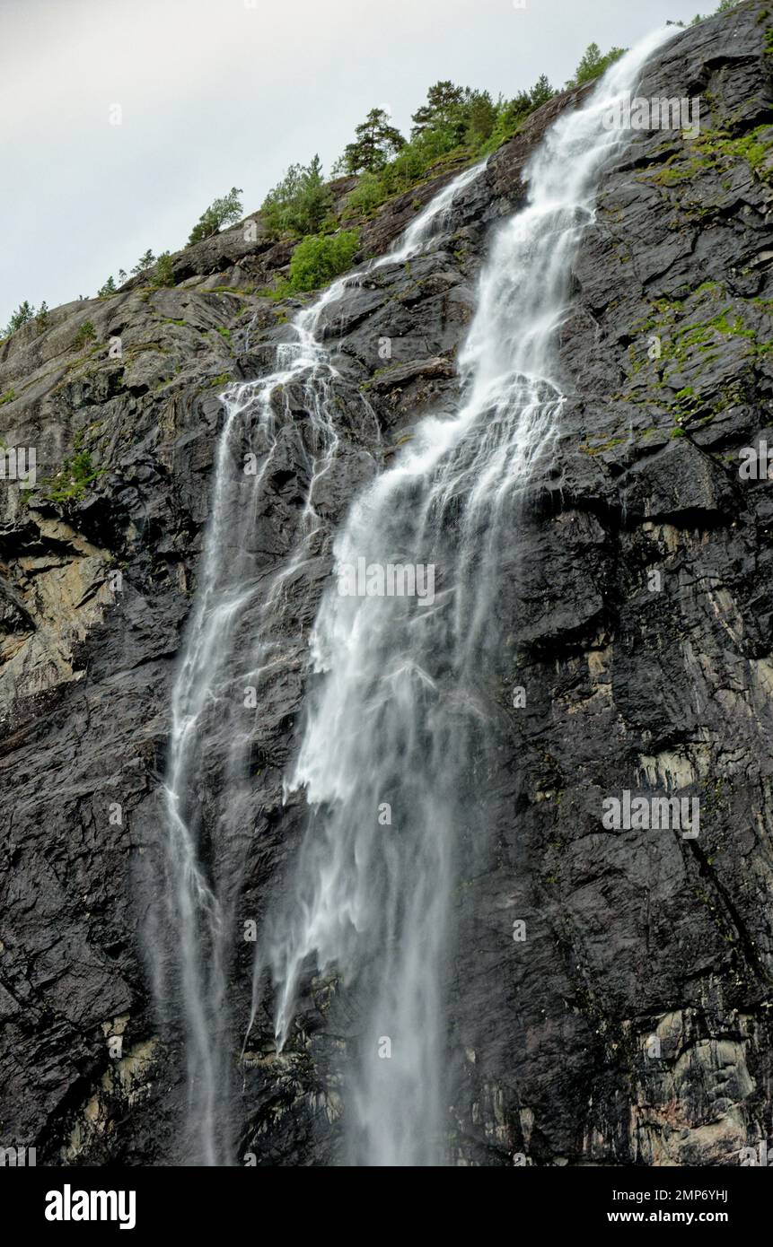 Destination voyage Norvège. Parc national de Jostedalsbreen - Waterfall - Europe destination voyage Norvège 12th de juin 2012 Banque D'Images