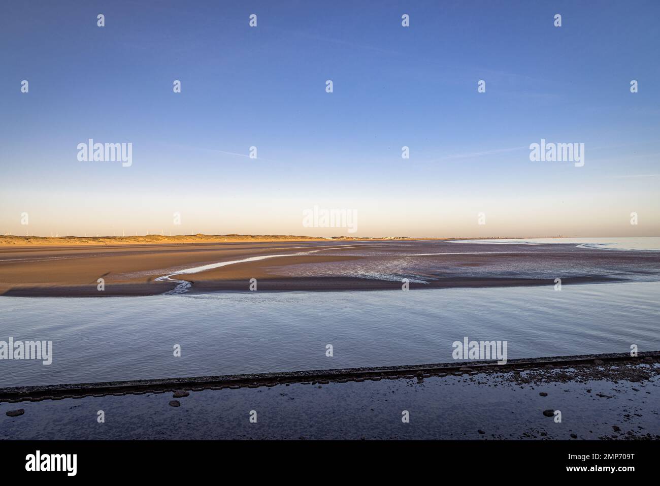 Plage de Camber Sands au coucher du soleil, East Sussex, Angleterre Banque D'Images