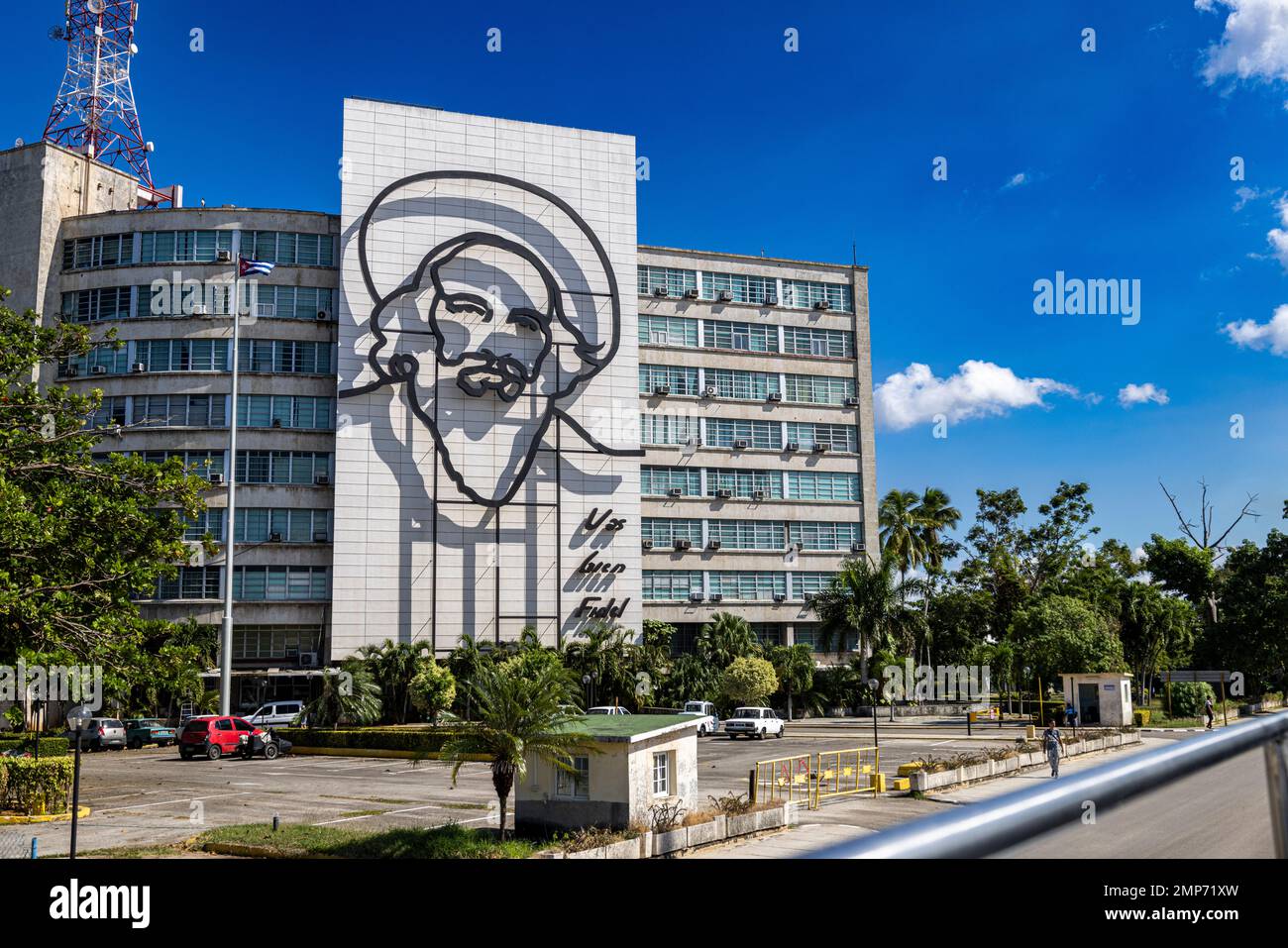 Fresque métallique de Fidel Castro sur le bâtiment du ministère des Communications, Plaza de la Révolution, Vedado, la Havane, Cuba Banque D'Images