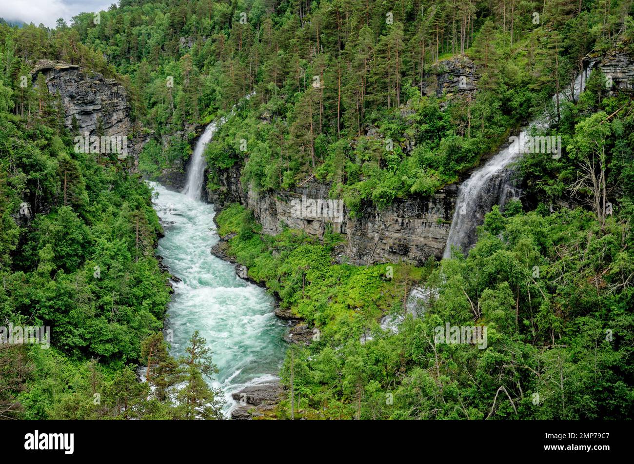 Destination voyage Norvège. Parc national de Jostedalsbreen - Waterfall - Europe destination voyage Norvège 12th de juin 2012 Banque D'Images