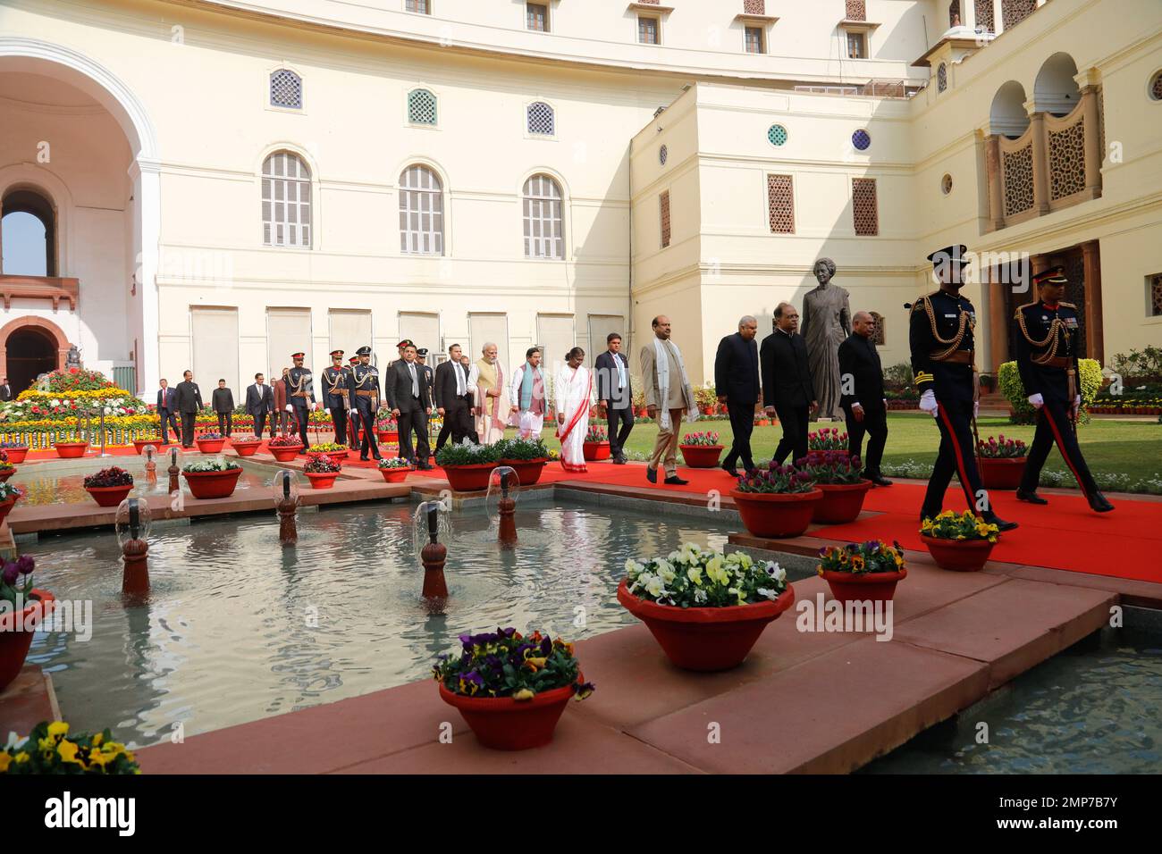 New Delhi, Inde. 31st janvier 2023. Le Président indien Droupadi Murmu, Premier ministre, Narendra Modi, Om Birla, Lok Sabha Président, Le vice-président, Jagdeep Dhankhar et d'autres arrivent au Central Hall pour prendre la parole à la session conjointe le premier jour de la session budgétaire au Parlement de New Delhi. Crédit : SOPA Images Limited/Alamy Live News Banque D'Images