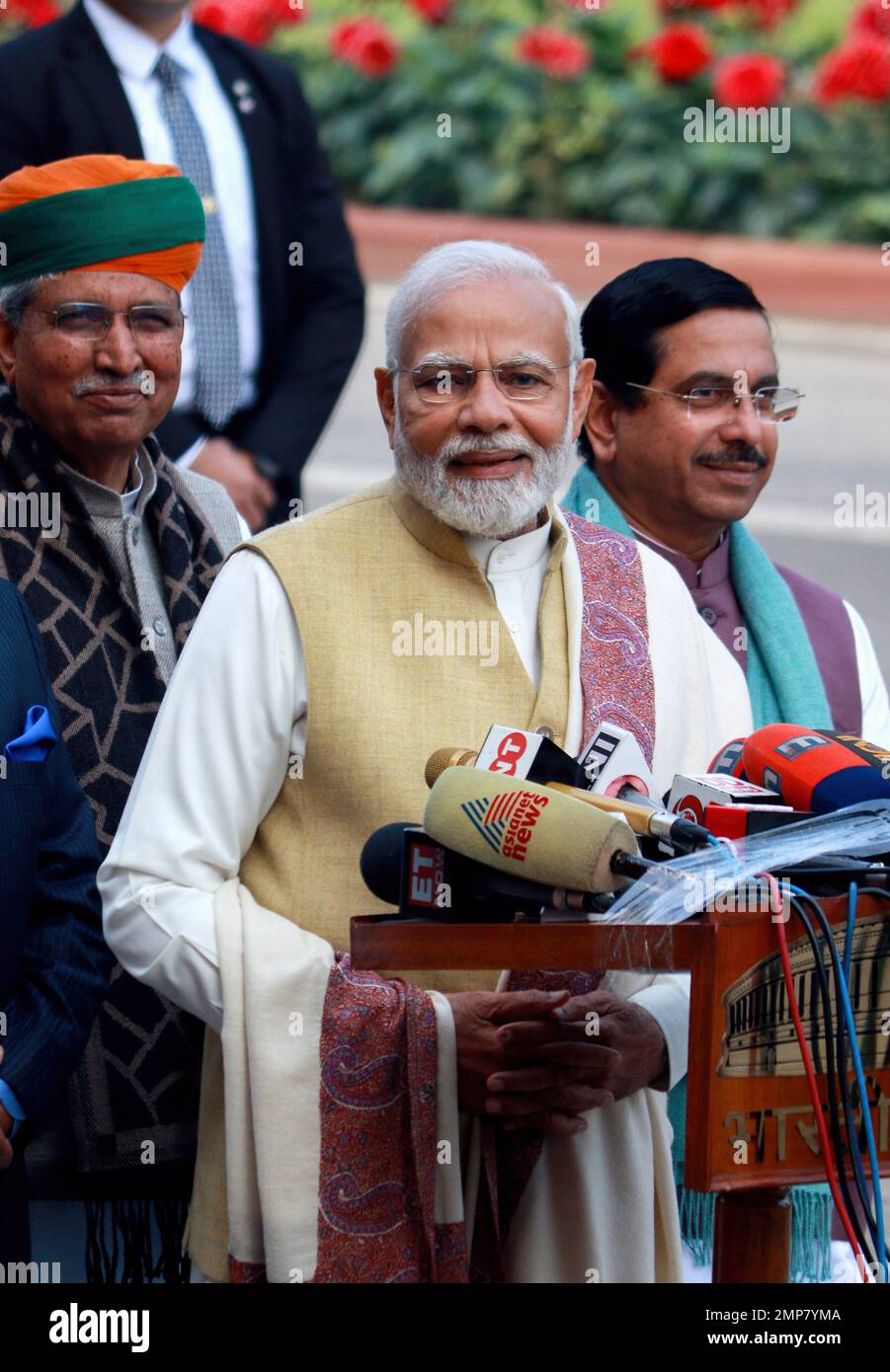 Le Premier ministre indien Narendra Modi s'adresse aux médias le premier jour de la session budgétaire du Parlement, à New Delhi. Banque D'Images