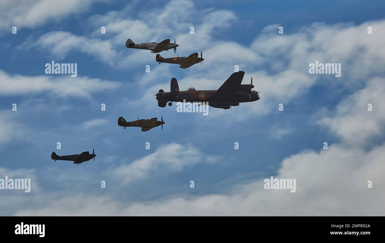 Lancaster et spitfires au Royal International Air Tattoo 2022 Banque D'Images