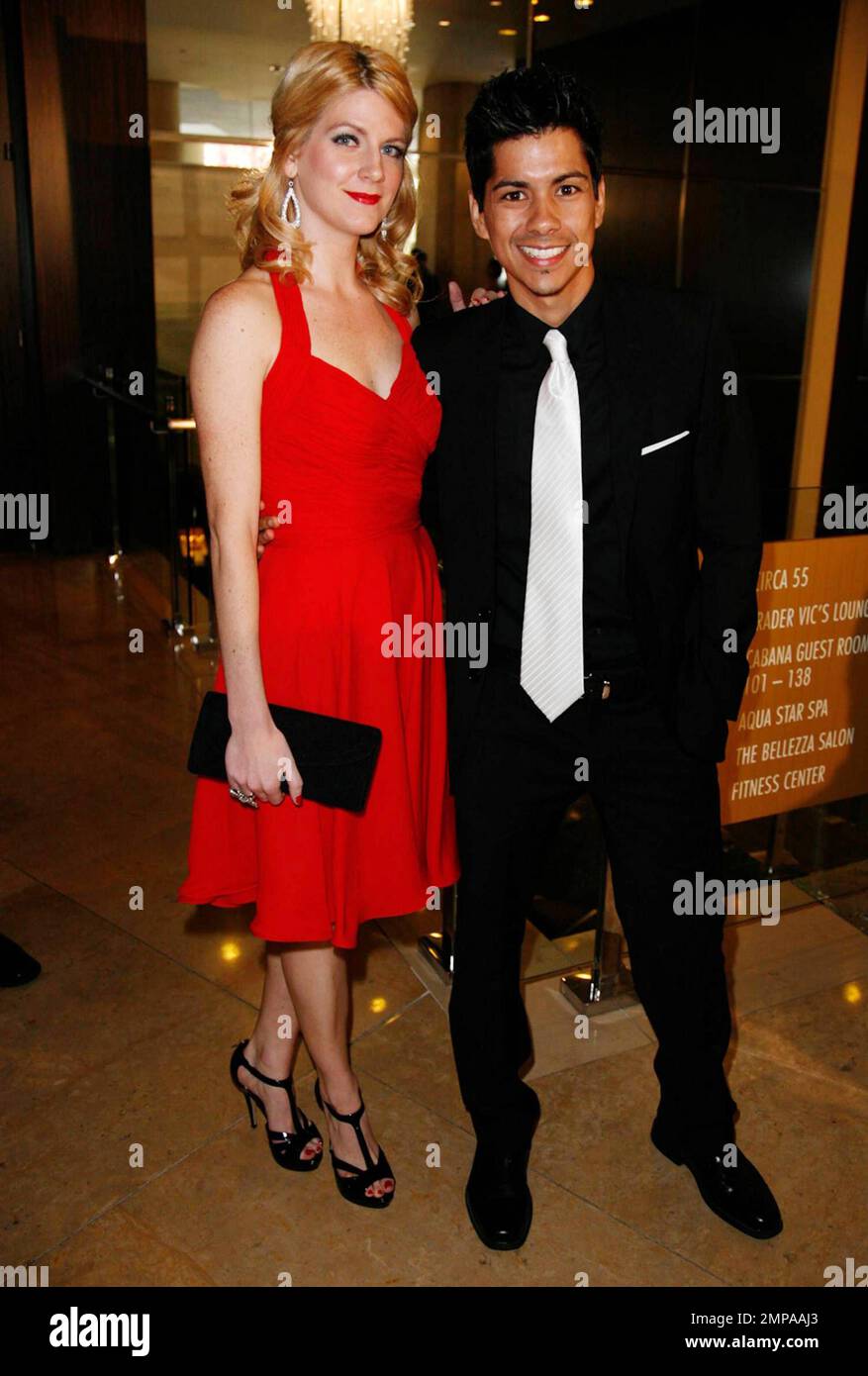 L'acteur Jeremy Ray Valdez et l'épouse Kelly Alexis Valdez arrivent au déjeuner annuel des Imagen Awards 25th qui s'est tenu à l'hôtel Beverly Hilton, parrainé en partie par The Nielsen Company et Walt Disney Company. La cérémonie de remise des prix de la Fondation Imagen (espagnole pour « image ») rend hommage aux représentations positives des cultures latinos et latinos dans le domaine du divertissement. Los Angeles, Californie. 08/15/10. Banque D'Images