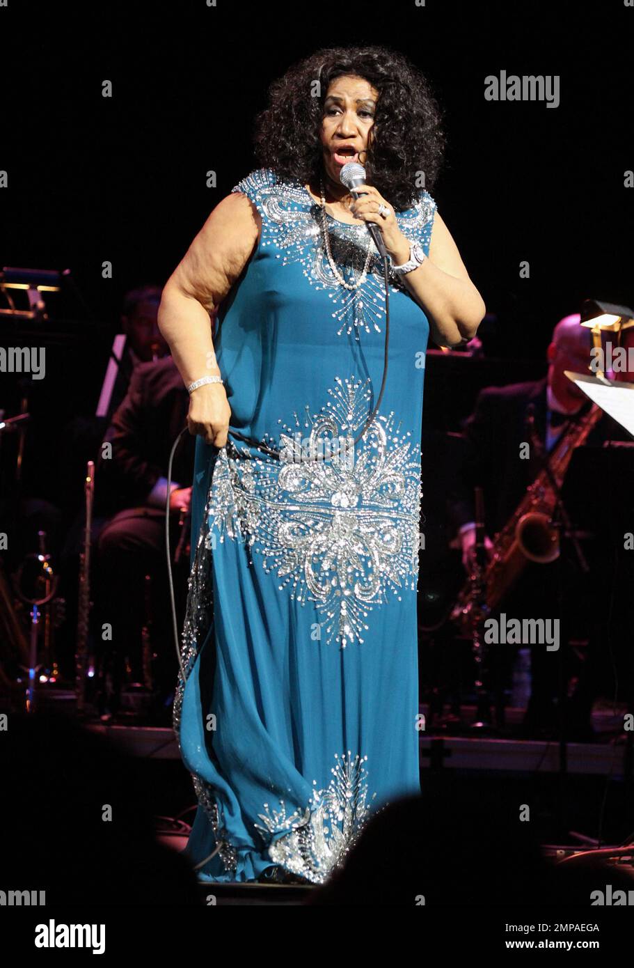 La « Reine de l'âme » Aretha Franklin se produit en concert au Durham Performing Arts Centre de Durham, en Caroline du Nord. 9th février 2012. Banque D'Images