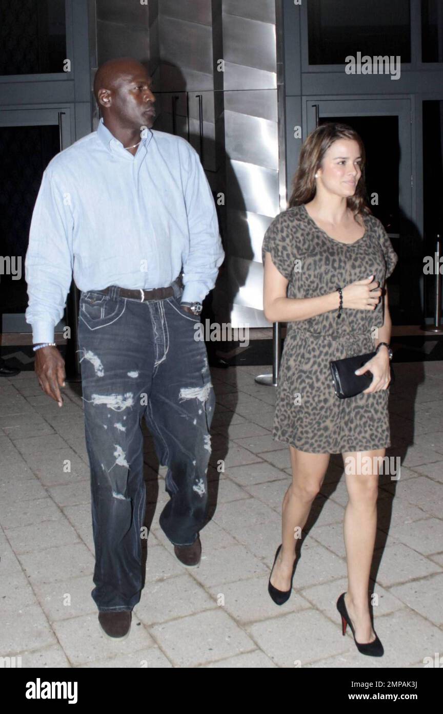 Michael Jordan et sa petite amie, le modèle cubain Yvette Prieto, lors  d'une danse privée de minuit célébrant la soirée d'ouverture d'Art Basel  organisée par Naomi Campbell à l'hôtel W South Beach.