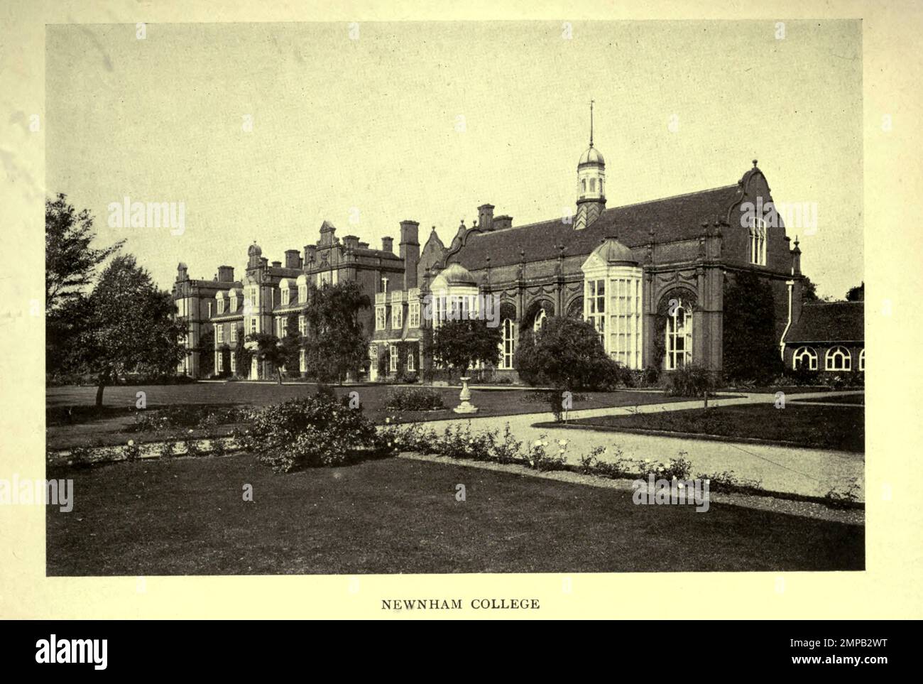 Newnham College d'une photo de F. Frith & Co. Du livre « Cambridge and ITS Story » d'Arthur Gray 1852-1940 publication Londres : Methuen 1912 Banque D'Images