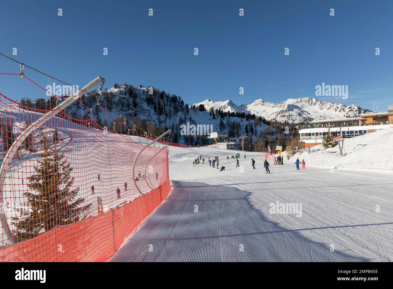 MARILLEVA. 26 JANVIER 2023. Rifugio Alpe Daolasa 2045m. Domaine skiable dans les Alpes Dolomites. Vue sur la Pista Mastellissima à Marilleva-Folgarida. Il Banque D'Images