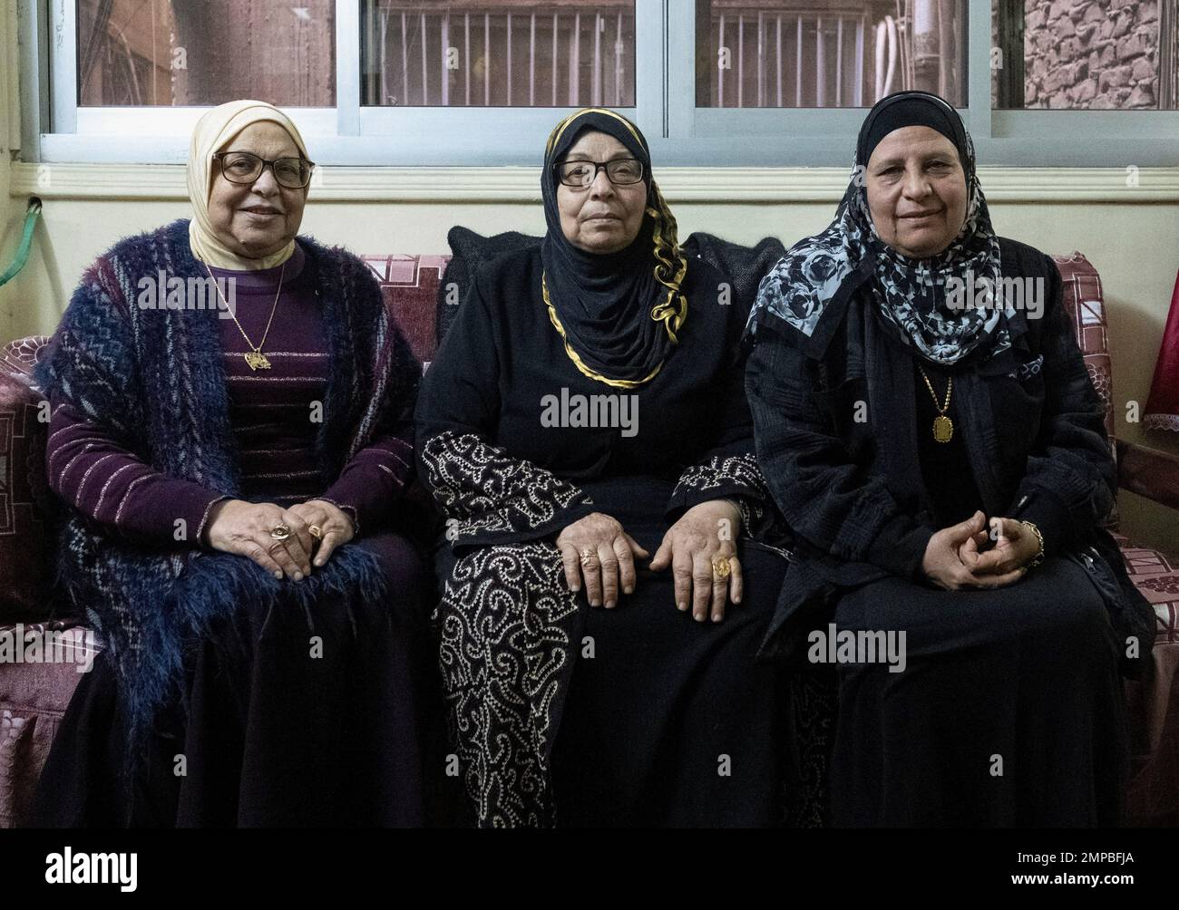 Abla Sarhan, Khadra Abdul-Mohsen et Asma Uthman, les fondateurs de la Nahr  al-Hub (la rivière de l'amour), posent pour un portrait, à Gizeh, en  Égypte, au 29 janvier 2023. Nahr el-Hub a