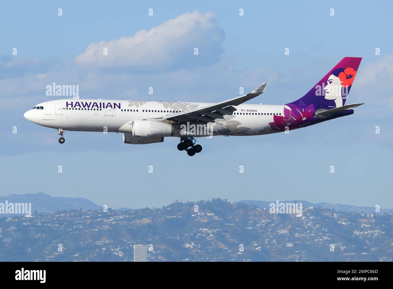 Atterrissage de l'avion Airbus A330 de Hawaiian Airlines. Avion A330-200 de Hawaiian Airlines. Banque D'Images