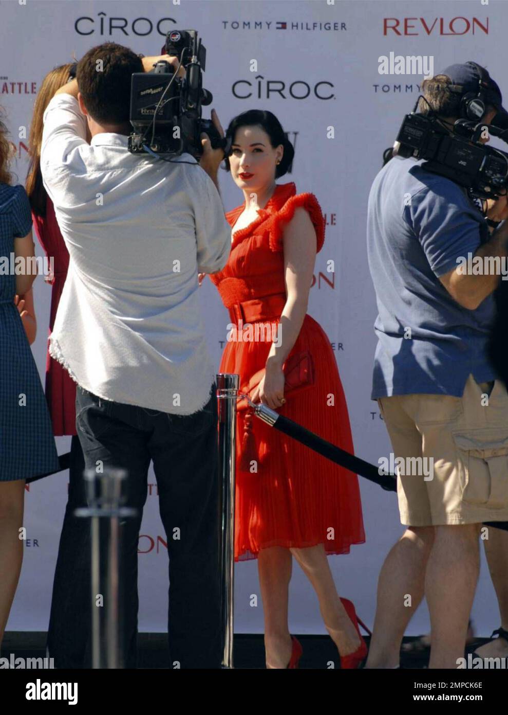 DITA Von Teese, Charlize Theron et Gabrielle Reece (avec leur fille Brody JO Hamilton) assistent à la première du nouveau film "Battle in Seattle" parrainé par Tommy Hilfiger et Revlon à Malibu, CA. 6/29/08. Banque D'Images