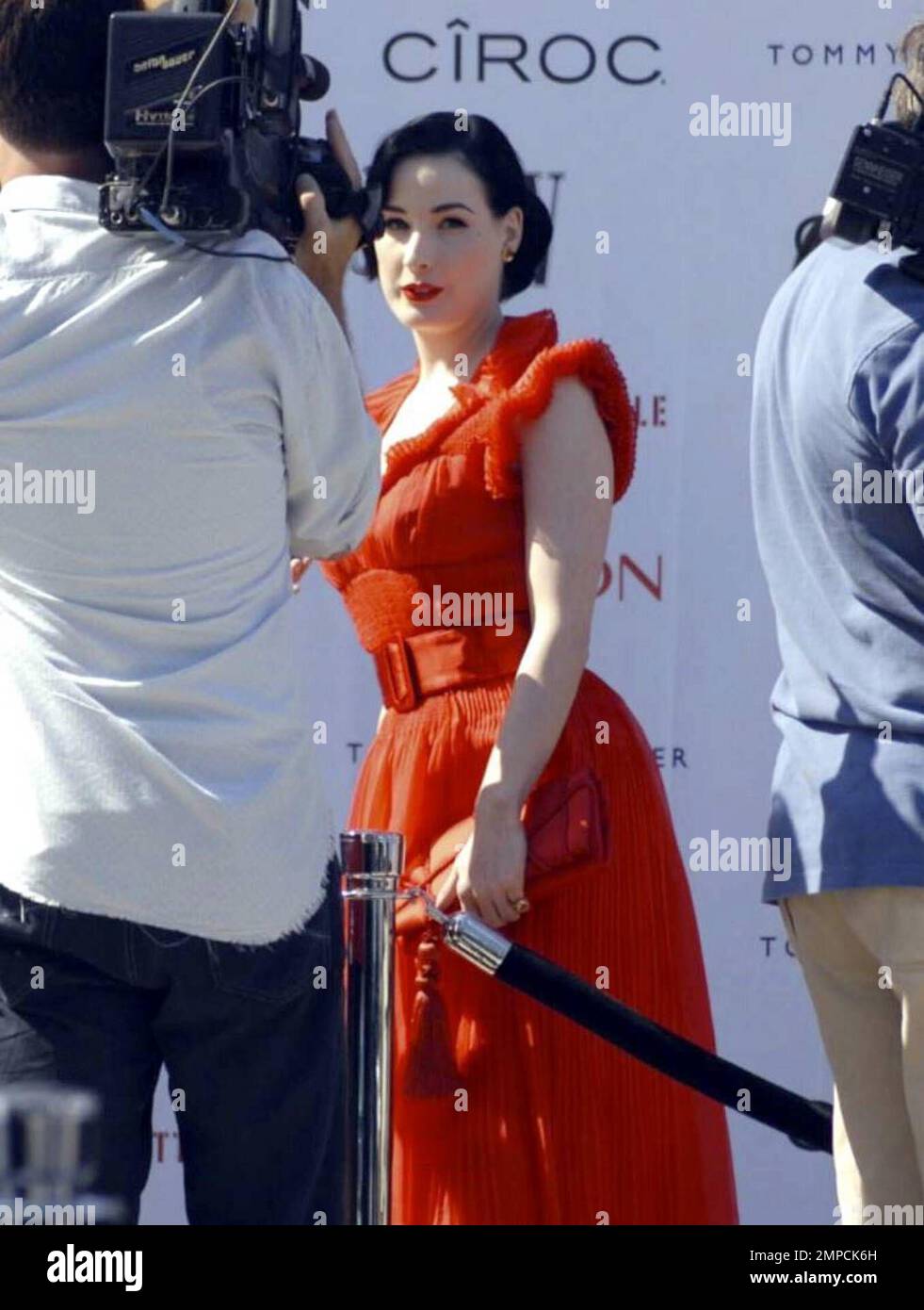 DITA Von Teese, Charlize Theron et Gabrielle Reece (avec leur fille Brody JO Hamilton) assistent à la première du nouveau film "Battle in Seattle" parrainé par Tommy Hilfiger et Revlon à Malibu, CA. 6/29/08. Banque D'Images