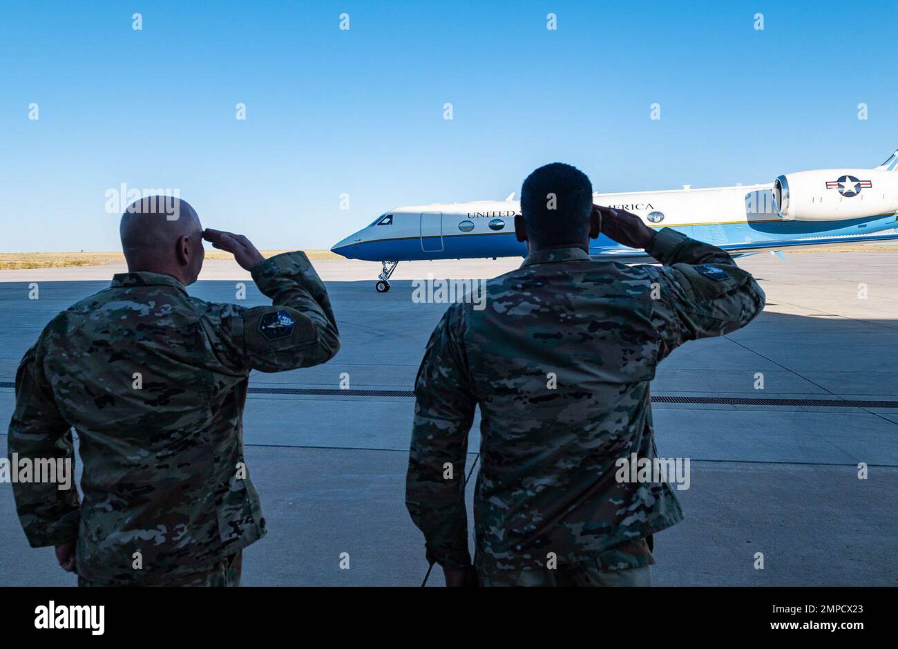 Le Sgt. Principal Charles Shurchay, chef principal de la base spatiale ...